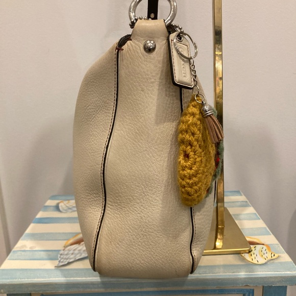 Coach Chelsea Pebbled Leather Turn Lock Shoulder Hobo Bag Cream - Picture 5 of 12